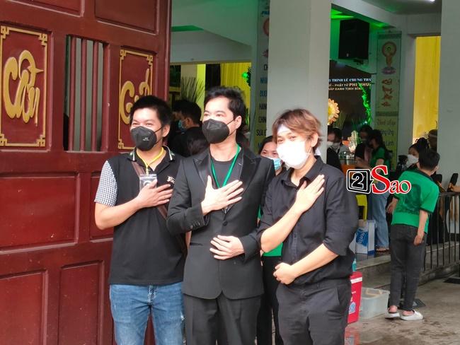 Quản lý vấn khăn tang, tiều tụy, tất tả lo 49 ngày Phi Nhung-4