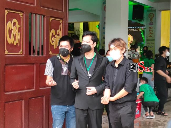 Quản lý vấn khăn tang, tiều tụy, tất tả lo 49 ngày Phi Nhung-5