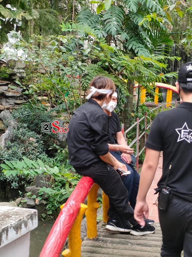 Quản lý vấn khăn tang, tiều tụy, tất tả lo 49 ngày Phi Nhung-2