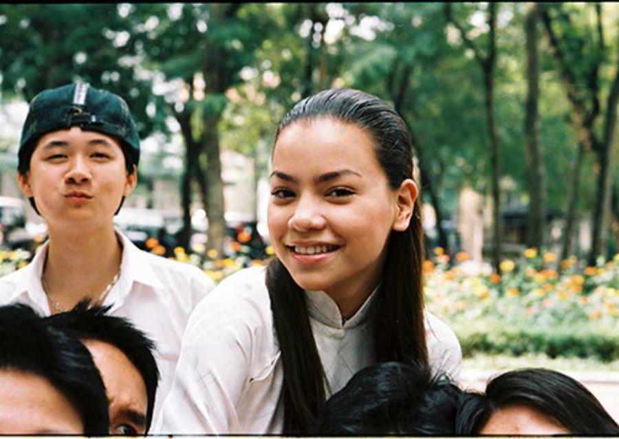 Hà Hồ trong Hoa Cỏ May với cặp chân mày lá liễu hot một thời-4