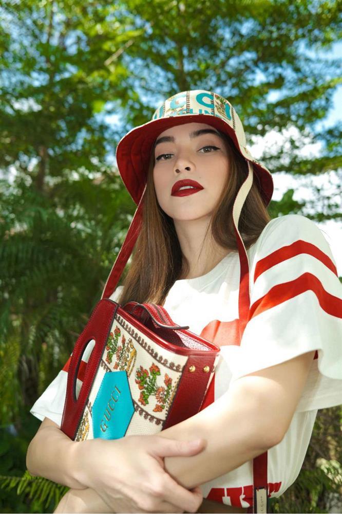 Hà Hồ trong Hoa Cỏ May với cặp chân mày lá liễu hot một thời-8