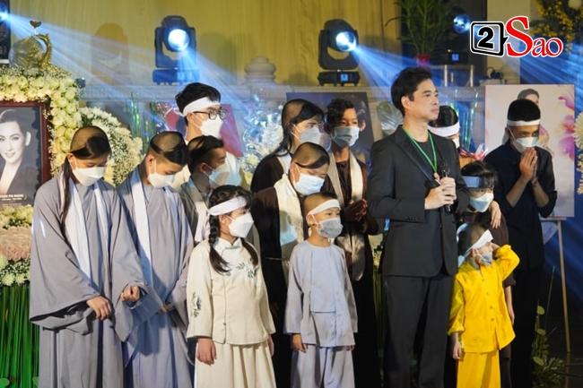 Ngọc Sơn trao nửa tỷ tại 49 ngày Phi Nhung nhưng bị từ chối nhận-5