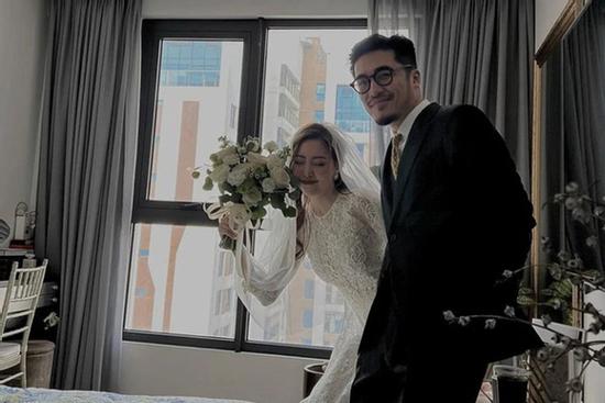 Gia thế 'hoành tráng đừng hỏi' của vợ 'Hoàng tử Indie' Thái Vũ