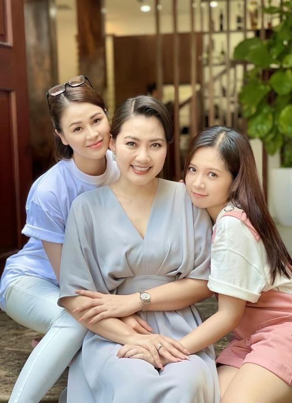 Hội chị em ghét cay ghét đắng trên phim, thân thiết ngoài đời-10