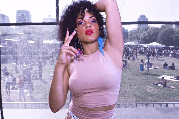 Không chỉ tiểu lên mặt khán giả, nhiều sao còn nôn mửa, thủ dâm-12