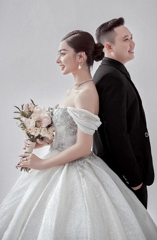 SỐC: Cô dâu mang gánh nặng 300 cây vàng, tiền mặt tràn bàn ngày cưới-3