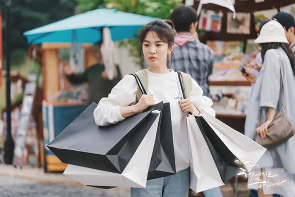 Song Hye Kyo yêu đắm đuối em trai người yêu cũ ở phim mới?-3