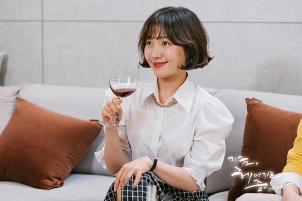 Song Hye Kyo yêu đắm đuối em trai người yêu cũ ở phim mới?-8