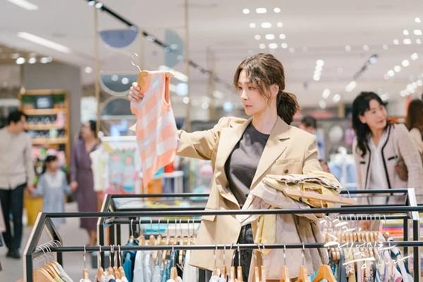 Song Hye Kyo yêu đắm đuối em trai người yêu cũ ở phim mới?-10