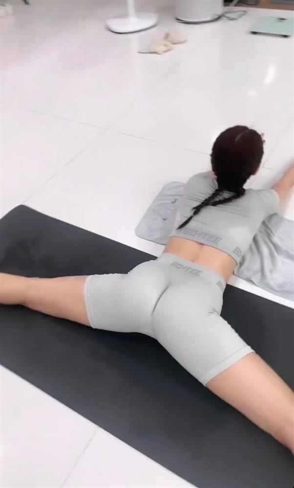 Khánh My học cách khoe vòng 3 giống oan gia trái chủ Ngọc Trinh-9