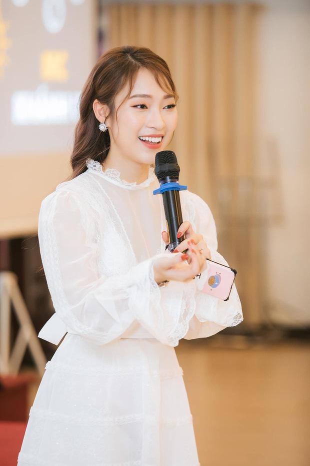 Ánh mắt lạ MC điển trai nhìn Khánh Vy, netizen tranh luận nổ MXH-6