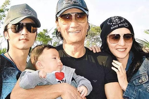 Vương Phi lộ bụng bầu to tướng với Tạ Đình Phong?-4