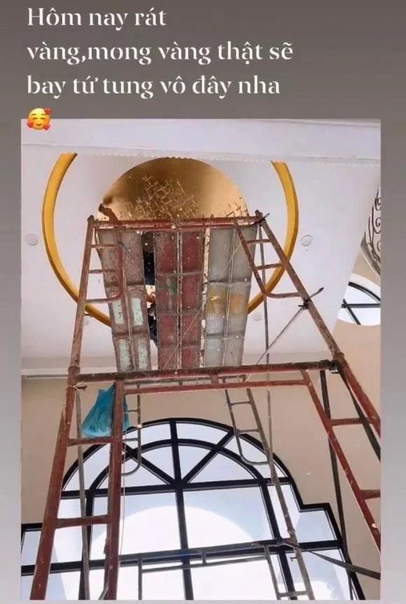 Hết biệt thự dát vàng, Lệ Quyên lại tậu xế hộp mới gần 2 tỷ-2