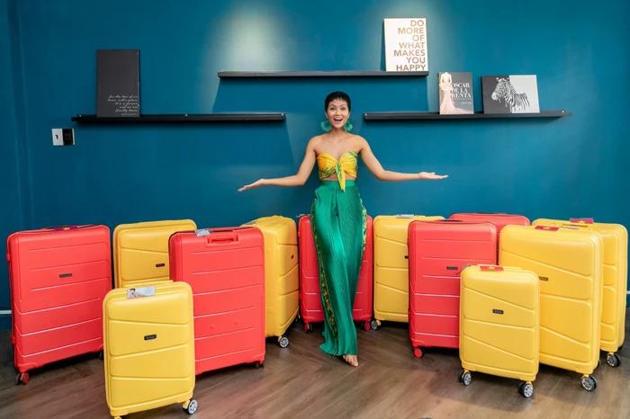 Hoa hậu Việt vác hành lý đi thi: Người cần 200kg, cô 5 vali là đủ-15