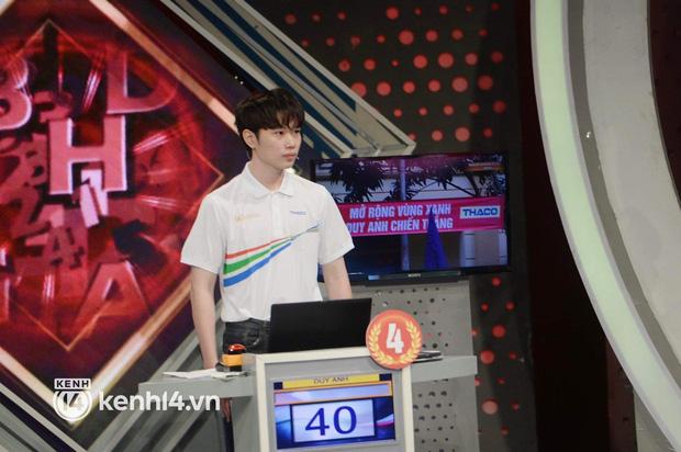 Trai đẹp xuất hiện tại chung kết Olympia sánh đôi cùng MC Diệp Chi-2