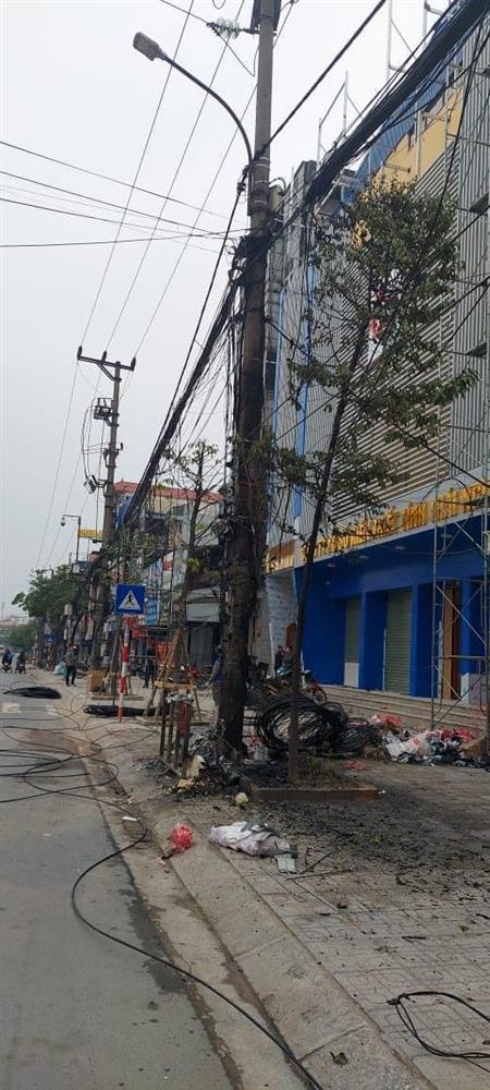 Thanh niên Thái Nguyên nghi ngáo đá, châm lửa đốt luôn cột điện-2