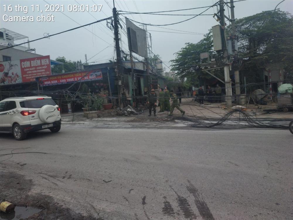 Thanh niên Thái Nguyên nghi ngáo đá, châm lửa đốt luôn cột điện-1