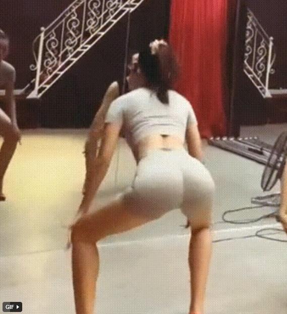 Tiểu Vy show body khét lẹt, góc quay và bộ đồ hằn điểm nhạy cảm-3