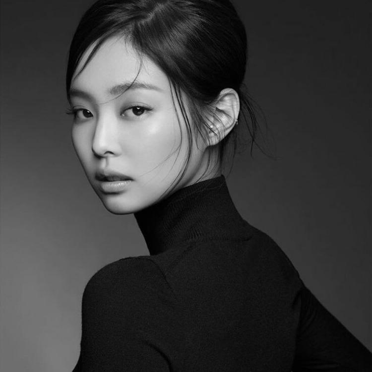 Shin Min Ah, BLACKPINK diện áo cổ lọ đơn giản mà đẹp nhức nách.-3