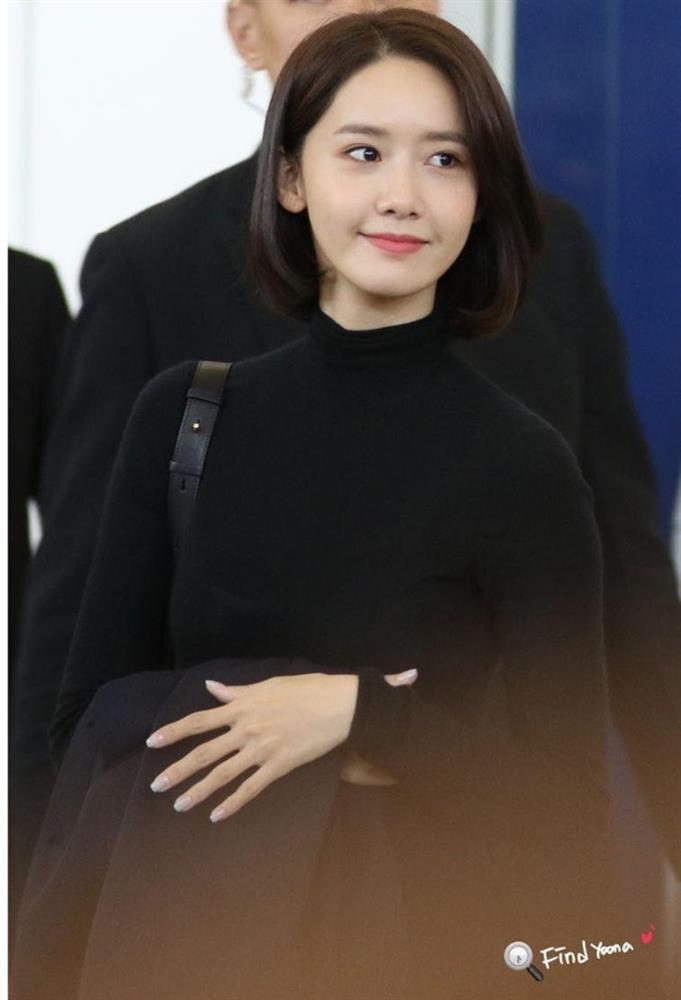 Shin Min Ah, BLACKPINK diện áo cổ lọ đơn giản mà đẹp nhức nách.-5