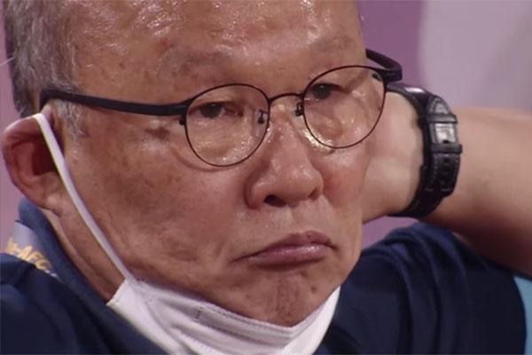 Gái xinh show body tiếp lửa ở Mỹ Đình, biết danh tính mới sốc-9