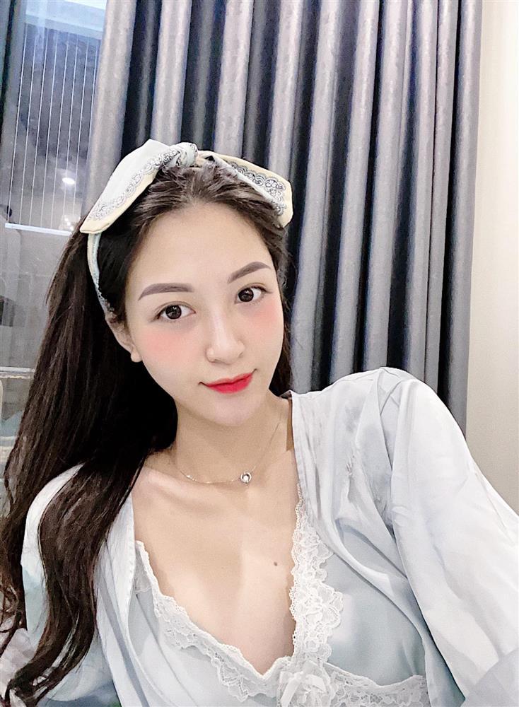 Hot girl Về Nhà Đi Con lộ clip: Toàn ảnh sexy, ngập tràn hàng hiệu-9