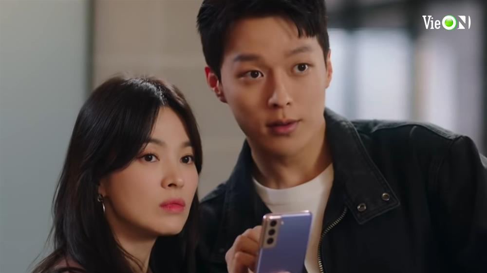 Song Hye Kyo bị chê quá già khi đứng cạnh tình trẻ trong phim mới-6