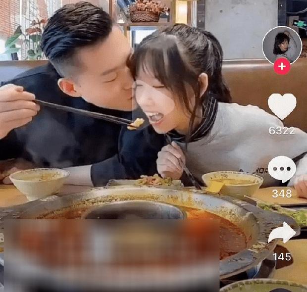 Cô gái người Nhật 23 tuổi vẫn tắm chung với bố-4