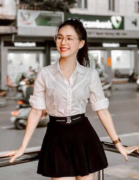 Style đời thường sexy của cô bán quạt Phố Trong Làng hot nhất TikTok-13