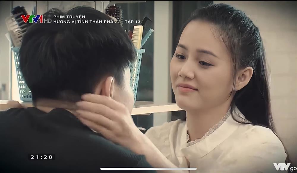 Style đời thường sexy của cô bán quạt Phố Trong Làng hot nhất TikTok-5