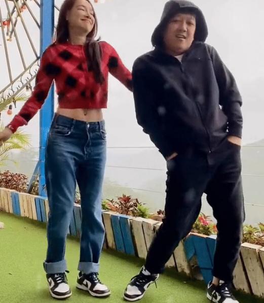 Nhã Phương mặc quần cạp trễ lộ body gầy gò bên Trường Giang-2