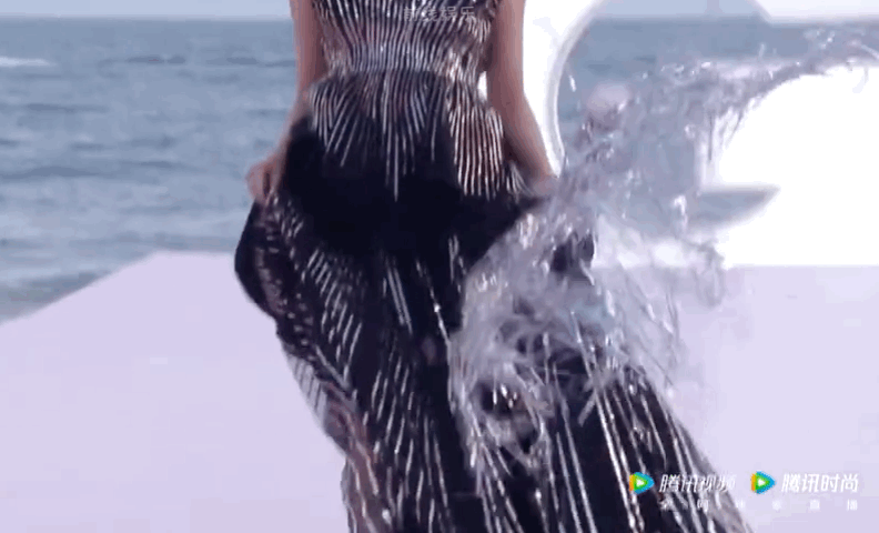 Body Quan Hiểu Đồng trên livestream khác xa ảnh tự đăng-8