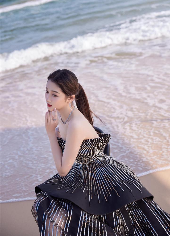 Body Quan Hiểu Đồng trên livestream khác xa ảnh tự đăng-3