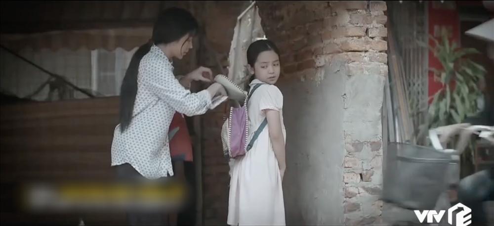Khán giả khóc cạn nước mắt trước cảnh con gái bị mẹ bỏ rơi-2