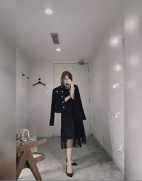 Cô dâu Tống Đông Khuê xả ảnh đính hôn, lộ tủ đồ chuẩn rich kid-13