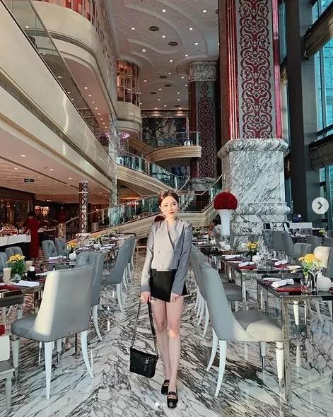 Cô dâu Tống Đông Khuê xả ảnh đính hôn, lộ tủ đồ chuẩn rich kid-12