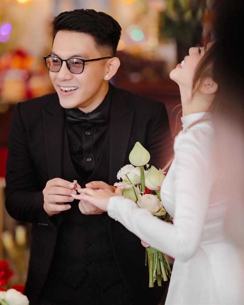 Cô dâu Tống Đông Khuê xả ảnh đính hôn, lộ tủ đồ chuẩn rich kid-2