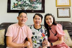 Mỹ nhân Việt được bố chồng mừng sinh nhật 2 cây vàng