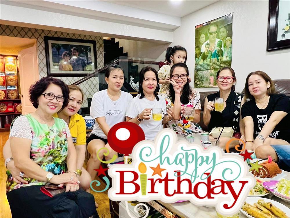 Mỹ nhân Việt được bố chồng mừng sinh nhật 2 cây vàng-2
