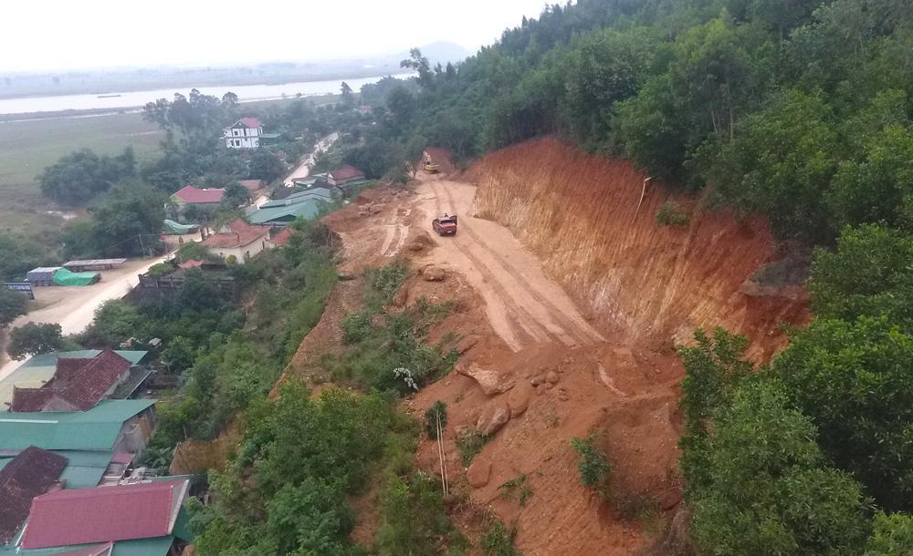 Sau mấy ngày nghỉ, người dân phát hiện ngọn núi bay mất một góc-3