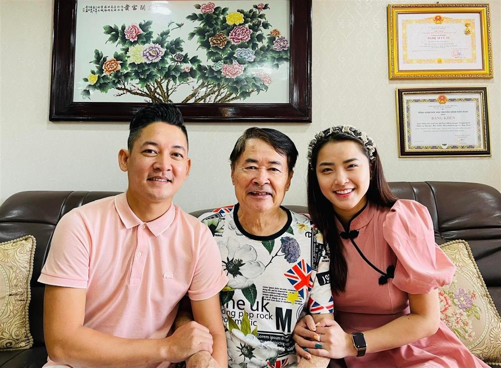 Mỹ nhân Việt được bố chồng mừng sinh nhật 2 cây vàng-4