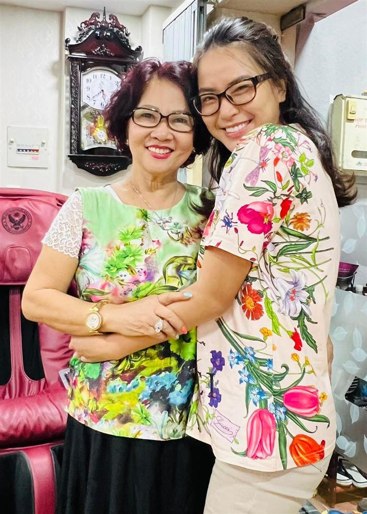 Mỹ nhân Việt được bố chồng mừng sinh nhật 2 cây vàng-6