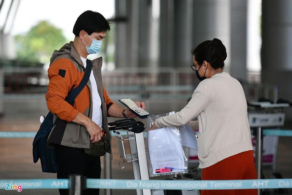 Kể từ hôm nay, sẽ có nhiều chuyến bay đến 5 địa điểm tại Việt Nam đã mở cửa thí điểm đón du khách quốc tế gồm Phú Quốc (Kiên Giang), Khánh Hòa, Quảng Nam, Đà Nẵng và Quảng Ninh.