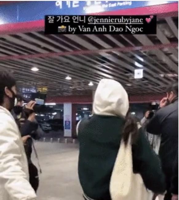 Jennie được fan Việt tóm trọn khoảnh khắc ở sân bay nhưng lại gây tranh cãi-2