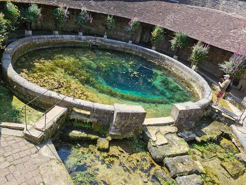 Suối ngầm không đáy chứa nhiều bí ẩn, không ai dám tìm hiểu-3