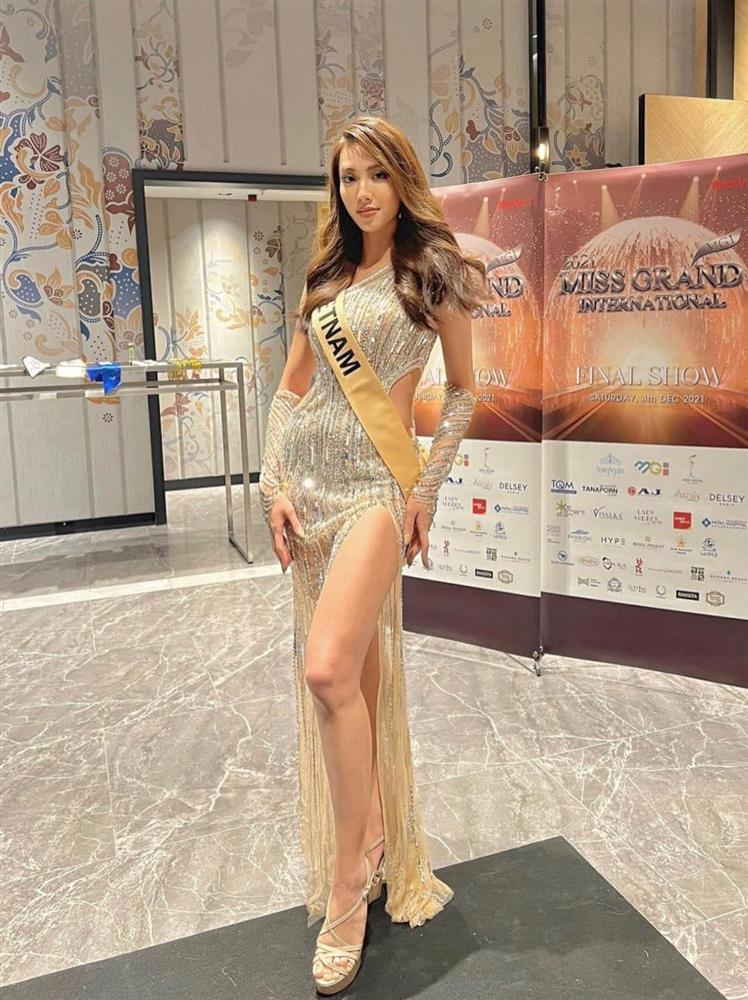 Nhanh như chớp, Thùy Tiên có ảnh với chủ tịch Miss Grand-3