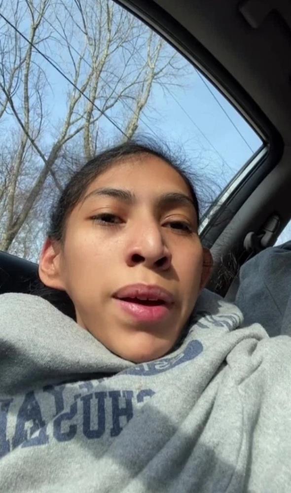 Bị dính chặt thân dưới, cặp chị em dở khóc dở cười khi 1 người hẹn hò-1