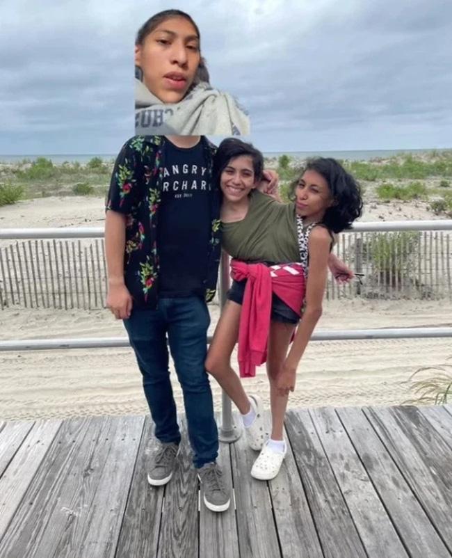 Bị dính chặt thân dưới, cặp chị em dở khóc dở cười khi 1 người hẹn hò-2