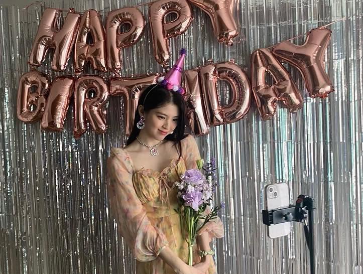 Han So Hee đeo trang sức 20.000 đồng, ai nấy tưởng hàng cao cấp-2