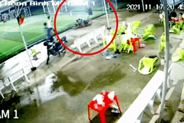 Nguyên nhân bảo vệ chém gục thực khách trên phố Nguyễn Thị Định-1